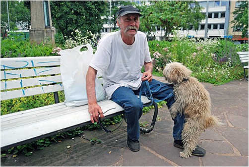 ein Mann mit seinem Hund | a man with his dog 